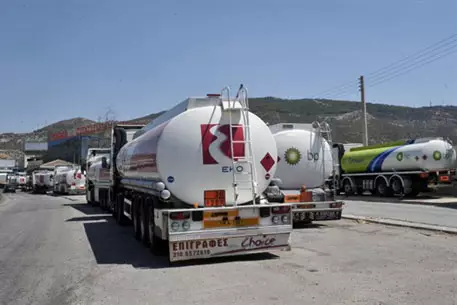 Правительство Греции заставило водителей отложить забастовку