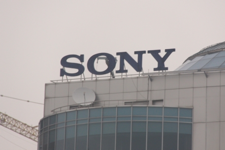 Sony вслед за конкурентами снизила цены на е-ридеры