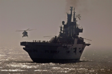 ВМС Великобритании останется без флагманского авианосца