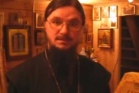 Убитого священника Даниила Сысоева похоронили