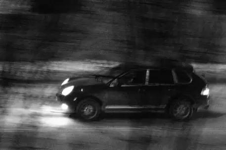 В России начали лишать прав за езду с ксеноновыми фарами