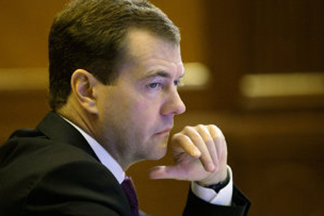Медведев предложил способ решения проблемы безопасности на дорогах