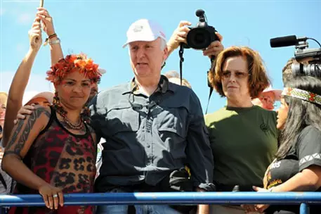 Кэмерон сравнил строительство ГЭС с битвой из "Аватара"