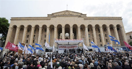 Грузинская оппозиция направилась к зданию МВД