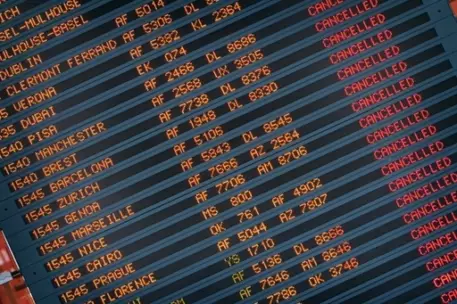 В России задержали и отменили 272 авиарейса из-за извержения вулкана