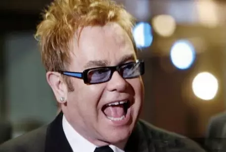Элтон Джон назвал Иисуса Христа сверхинтеллигентным геем