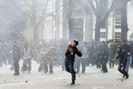 Бишкек открыл границу с Узбекистаном для беженцев