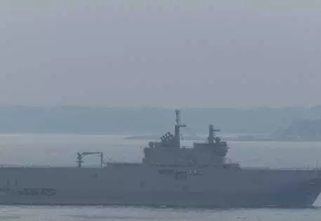 ВМФ России купит у Франции крупный военный корабль