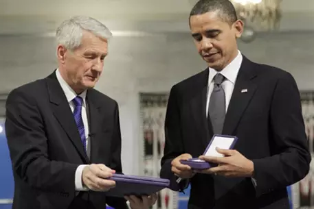 Обаме вручили Нобелевскую премию мира