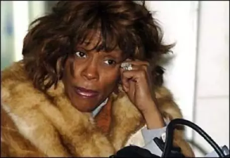 Уитни Хьюстон выписали из парижской клиники