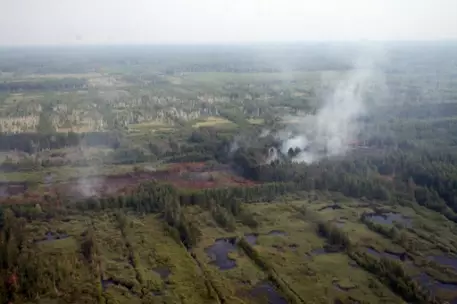 Водой из Оки начали заливать торфяники в Подмосковье 