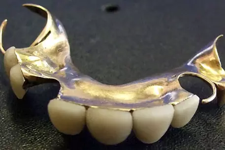 Вставную челюсть Черчилля продадут на аукционе