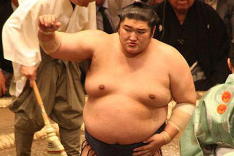 Японских сумоистов отстранят от соревнований за азартные игры