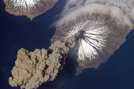 Вулканический пепел помешал работе аэропортов Европы