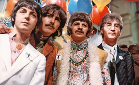 Контракт Beatles с продюсером разыграют в лотерее