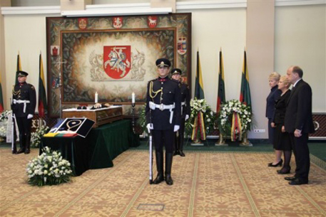 В Литве запретили вносить гроб с Бразаускасом в кафедральный собор