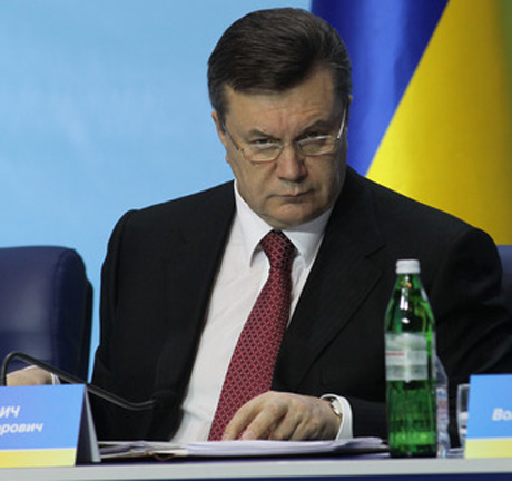 Большинство украинцев не доверяют Януковичу