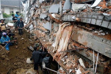Число погибших при землетрясении на Суматре возросло до 467 человек