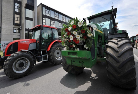 Европейские аграрии заблокировали Брюссель тракторами
