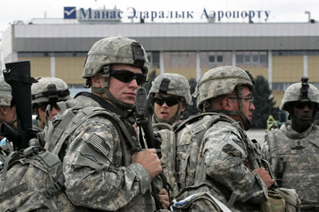 Киргизия продлит на год договор об американской базе "Манас"