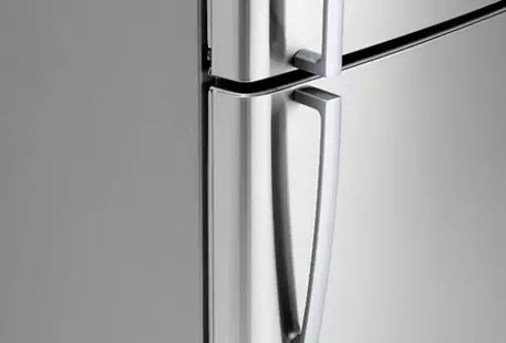 Британка 20 лет хранила труп матери в холодильнике 