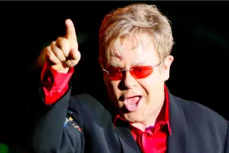 Элтон Джон отменил третий концерт подряд