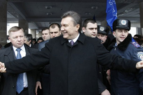 Львовских националистов силой оттеснили от Януковича