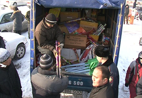 В Алматы у продавцов изъяли три "Газели" пиротехники