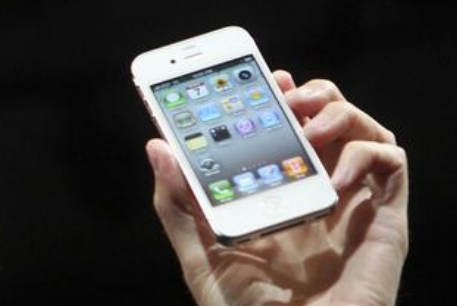 Российские продажи iPhone 4 начнутся осенью