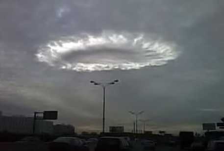 Странное облако над Москвой назвали оптическим эффектом