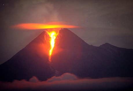Число жертв вулкана Мерапи на Яве достигло 138