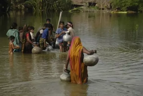 От циклона "Айла" пострадали три миллиона человек