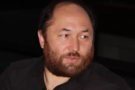 Бекмамбетов построит в Лос-Анджелесе парк казахской культуры