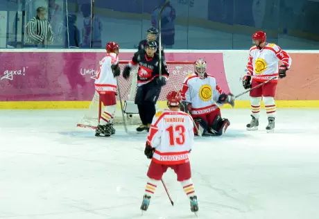 Кыргызские хоккеисты разгромили Таиланд в первом матче Азиады в Астане