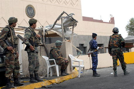 Франция и Япония закрыли свои посольства в Йемене