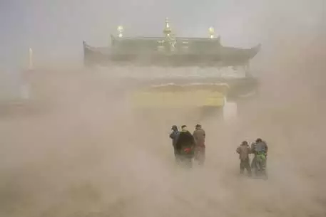 В Пекин пришла сильная песчаная буря