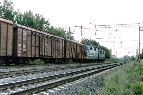 В Дагестане из-за прорыва дамбы с рельсов сошел поезд