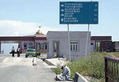 Узбекистан закрыл границу с Таджикистаном