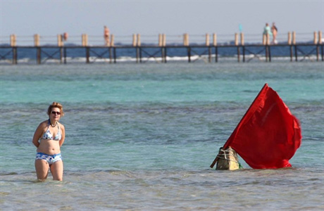Пляжи Шарм-эль-Шейха вновь закрыли для купания