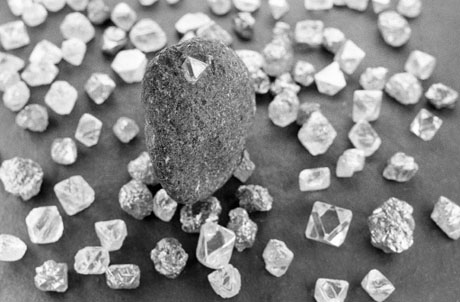 Ученые будут лечить рак алмазами