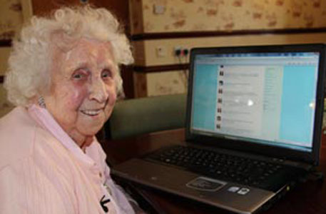Самому старому пользователю Twitter исполнилось 104 года