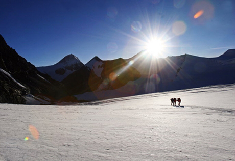 Семьям погибших в Китае амурских альпинистов помогут материально 