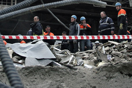 В Москве из-под завалов парковки извлекли тело мужчины