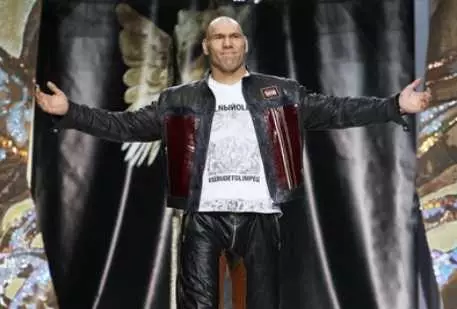 Валуев принял участие в показе коллекции Ильи Шияна