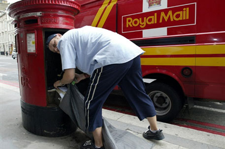 Почтальоны Великобритании начали забастовку