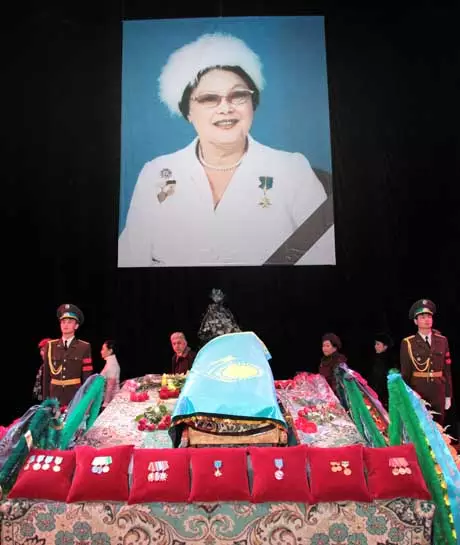 В Алматы прощаются с Розой Баглановой