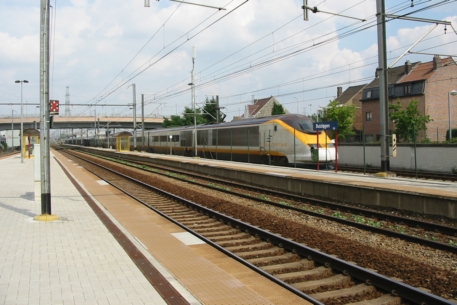 Число жертв столкновения поездов в Бельгии выросло до 27 человек