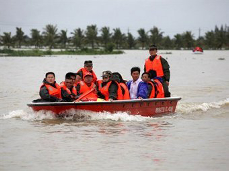 С острова Хайнань срочно эвакуируют людей