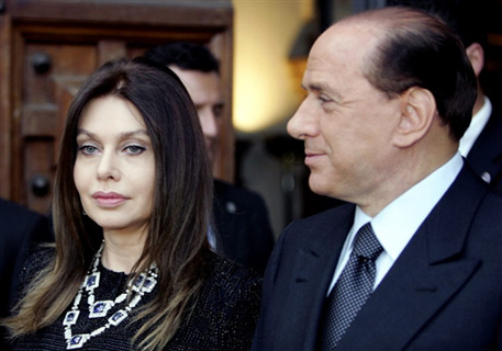 Супруга Берлускони попросила оставить ее в покое
