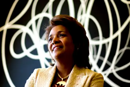 Губернатор Канады публично съела сырое сердце тюленя